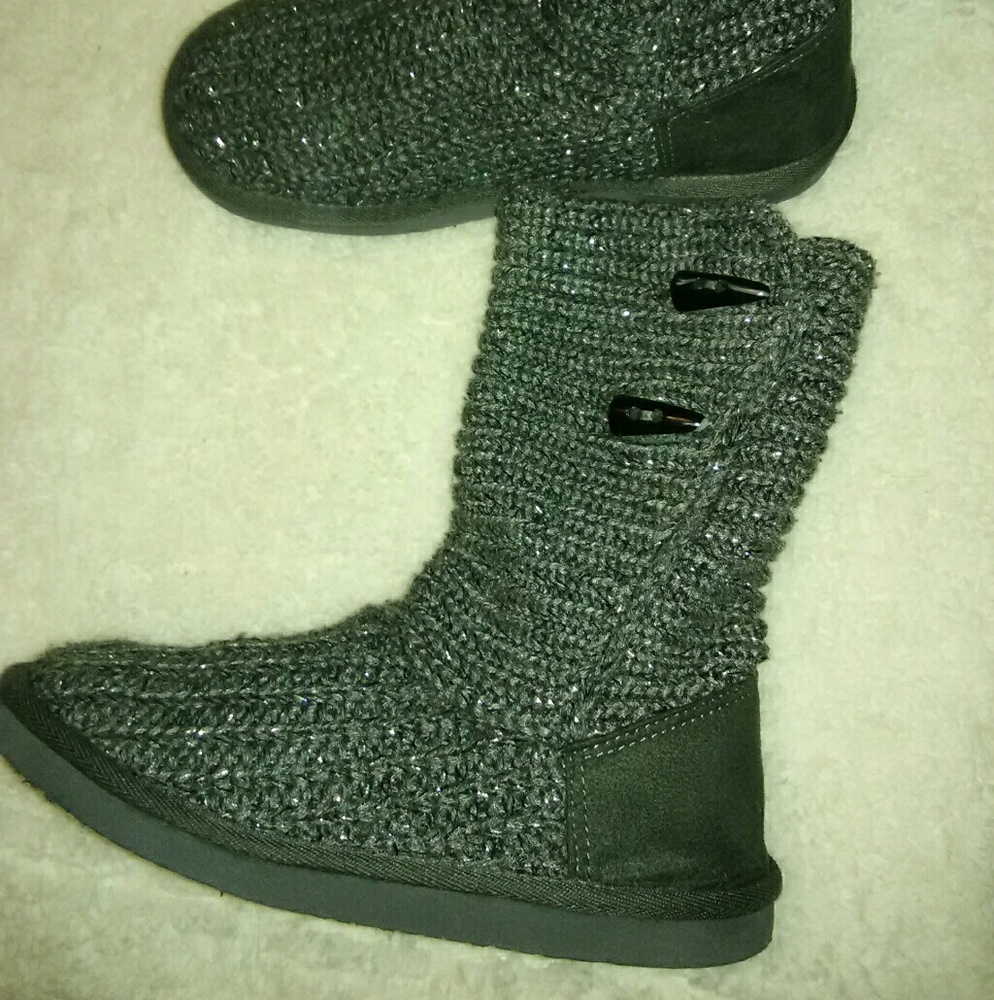 Boot - Picture 2 of 3